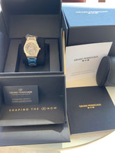 Load image into Gallery viewer, 2022 Girard Perregaux Laureto Qatar Edition
