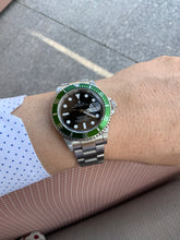 Load image into Gallery viewer, 2004 ROLEX “KERMIT F-Series” SUBMARINERS1 DATE