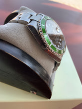 Load image into Gallery viewer, 2004 ROLEX “KERMIT F-Series” SUBMARINERS1 DATE