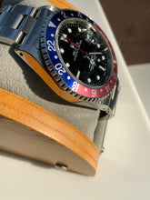 Load image into Gallery viewer, 1999 ROLEX “PEPSI” GMT- MASTER II