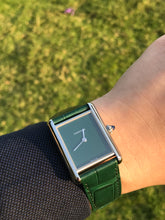Load image into Gallery viewer, 2021 Cartier Tank Must Green